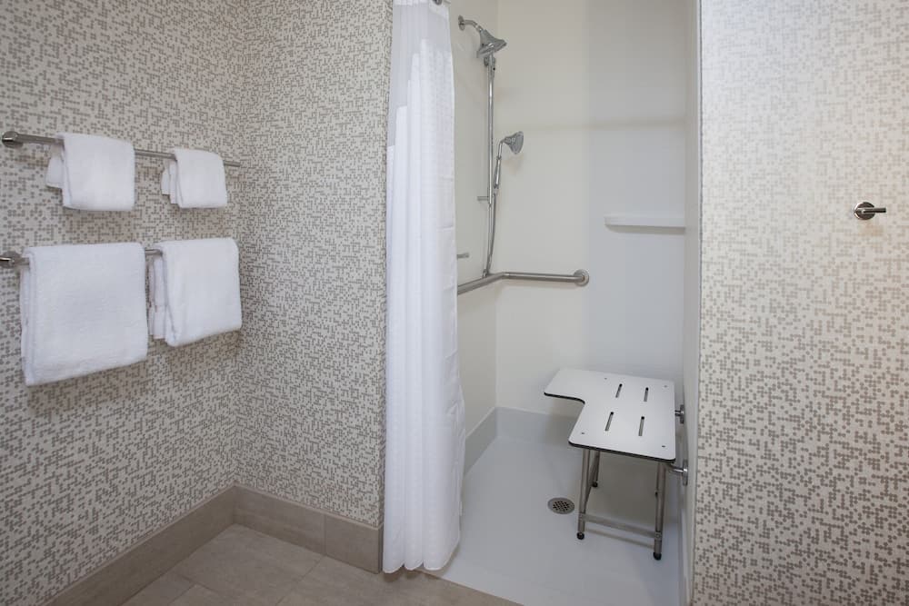 Holiday Inn Express & Suites Indianapolis NE - Noblesville by IHG property views in Noblesville, IN — gallery photo 3