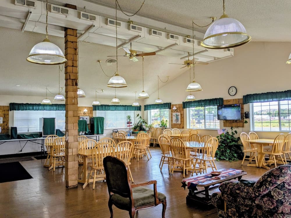 Rails Inn interior in Forsyth, MT — gallery photo 2