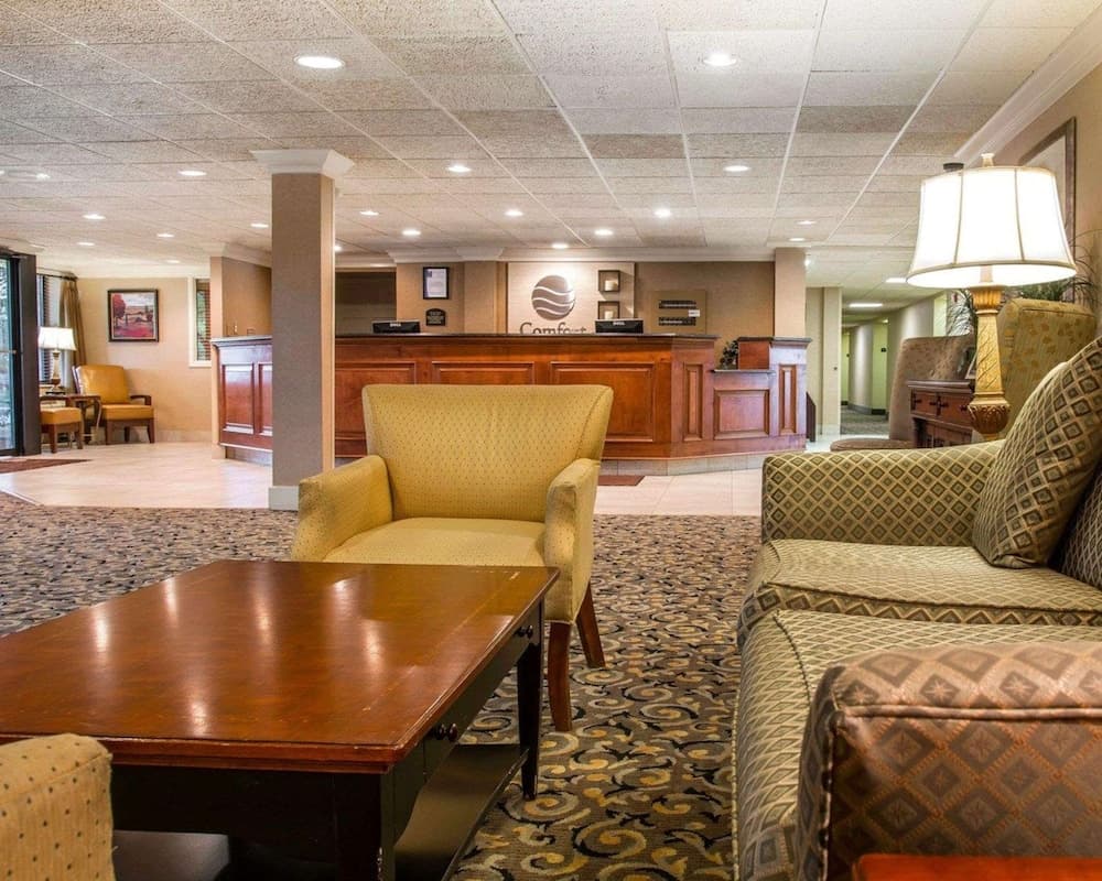 Wingate by Wyndham Livonia interior in Livonia, MI — gallery photo 2
