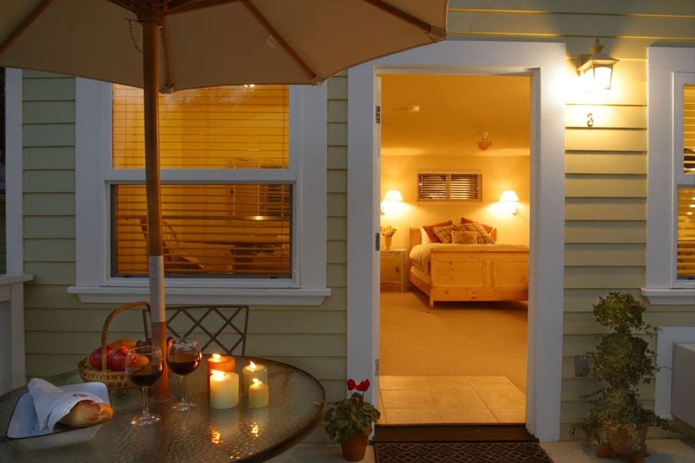 Aurora Park Cottages interior in Calistoga, CA — gallery photo 2