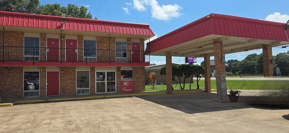 c towninn and suites interior in Cleveland, MS — gallery photo 2
