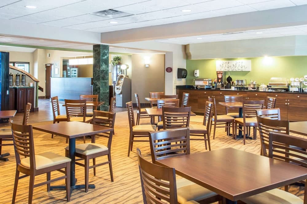 Sleep Inn & Suites Oregon - Toledo gallery photo in Oregon, OH — image 37