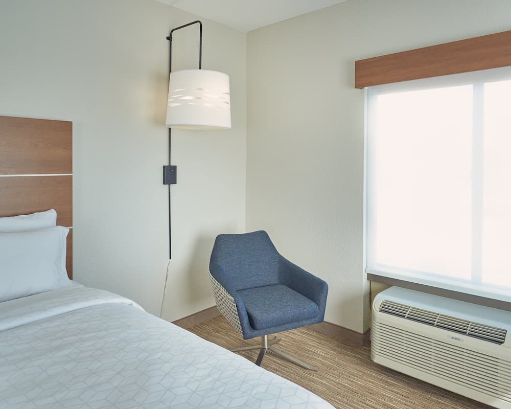 Holiday Inn Express & Suites Akron Regional Airport Area by IHG gallery photo in Akron, OH — image 12