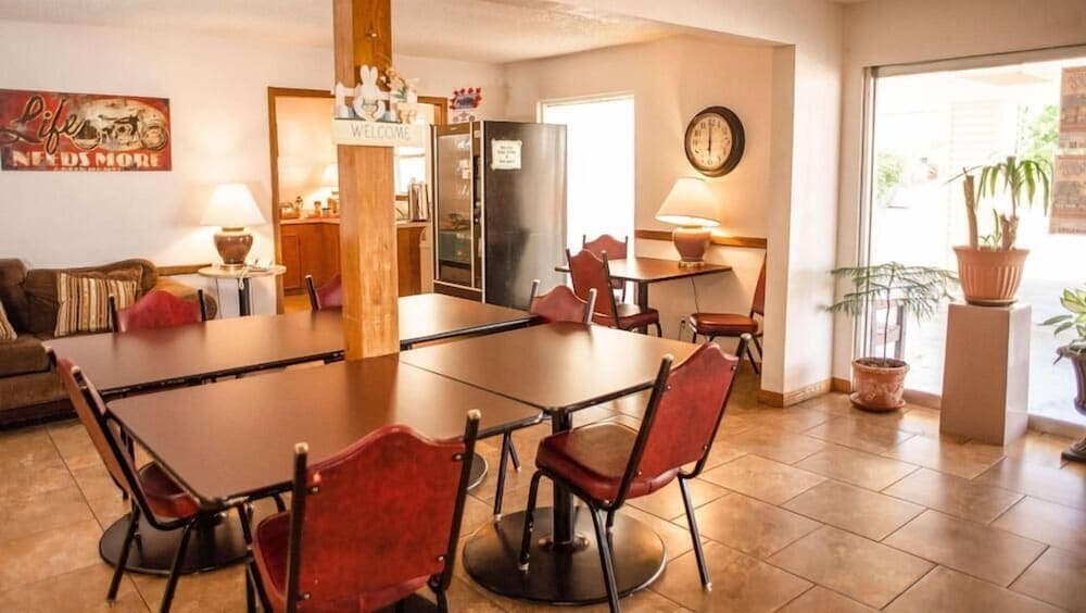 Wayfarer Inn Woodward interior in Woodward, OK — gallery photo 2