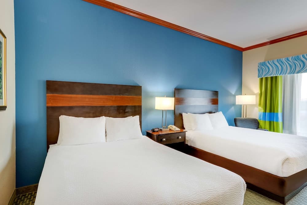 Comfort Inn & Suites Waco Woodway interior in Waco, TX — gallery photo 2
