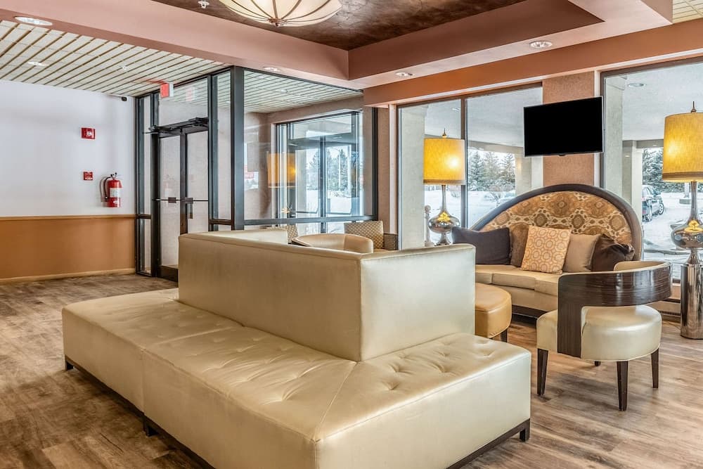 Econo Lodge Brainerd interior in Brainerd, MN — gallery photo 2