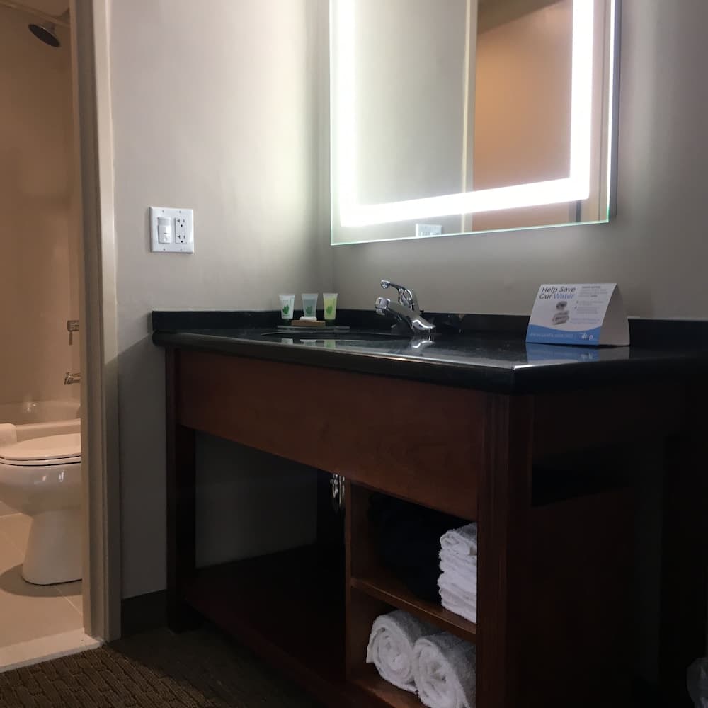 MainStay Suites John Wayne Airport by Choice Hotels gallery photo in Santa Ana, CA — image 75