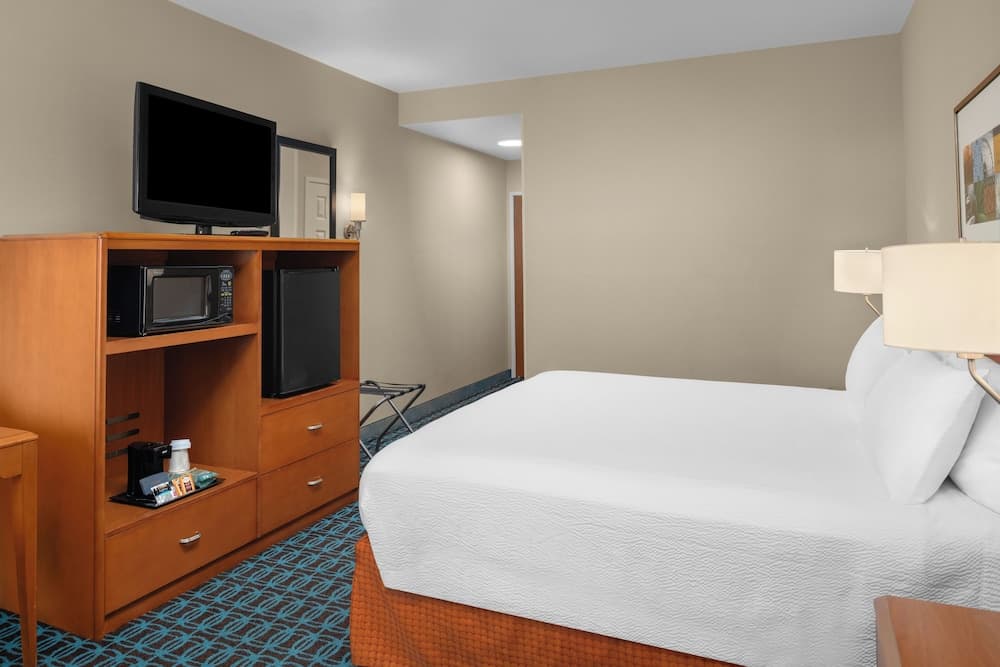 Fairfield Inn and Suites by Marriott Sacramento Elk Grove interior in Elk Grove, CA — gallery photo 2