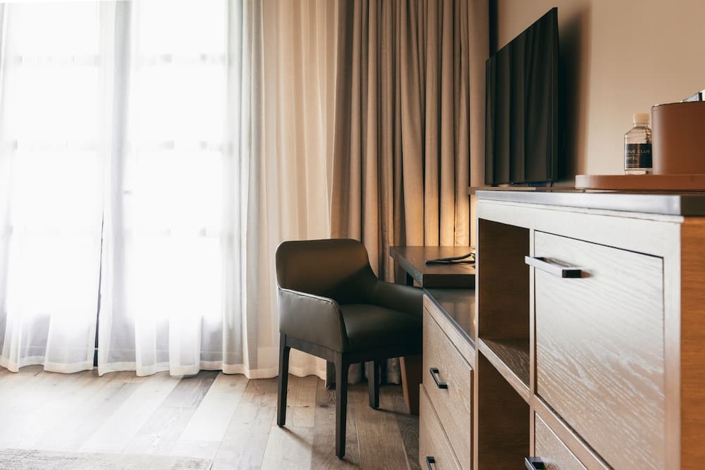 Bellevue Club Hotel property views in Bellevue, WA — gallery photo 3