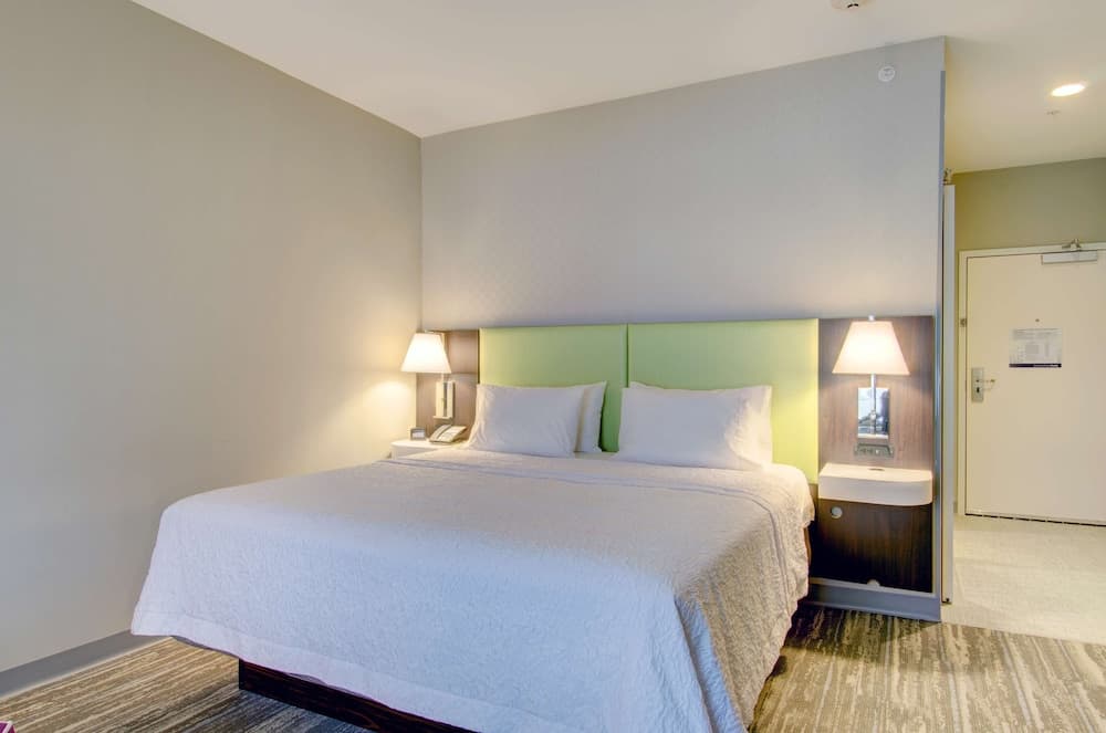 Hampton Inn & Suites Boston/Stoughton gallery photo in Stoughton — image 16
