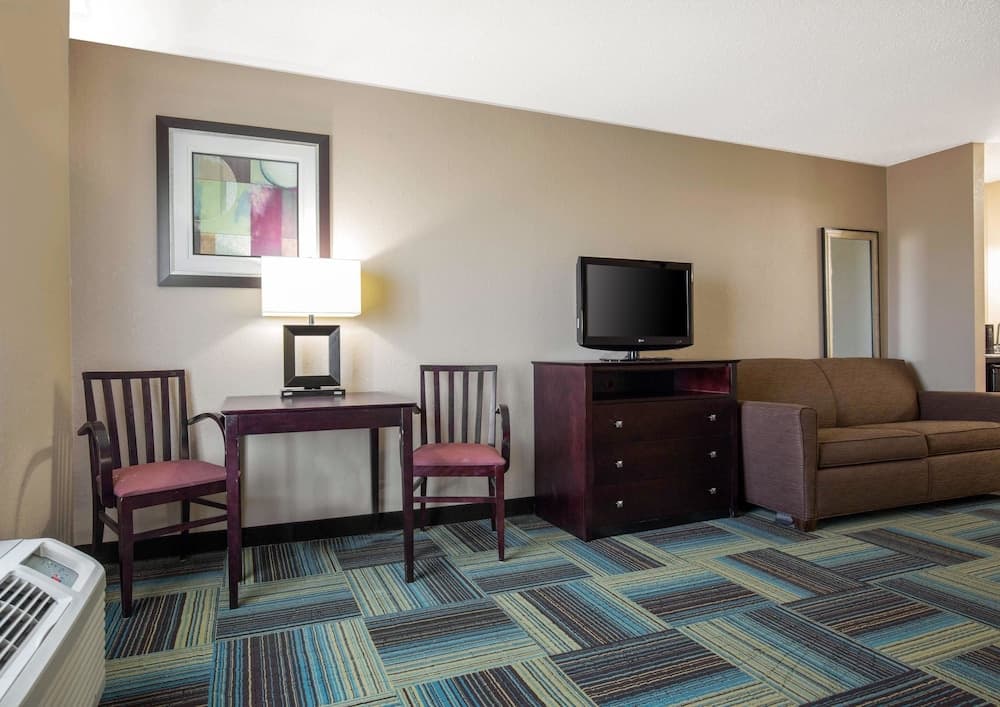 Quality Inn & Suites Arnold - St Louis property views in Arnold, MO — gallery photo 3