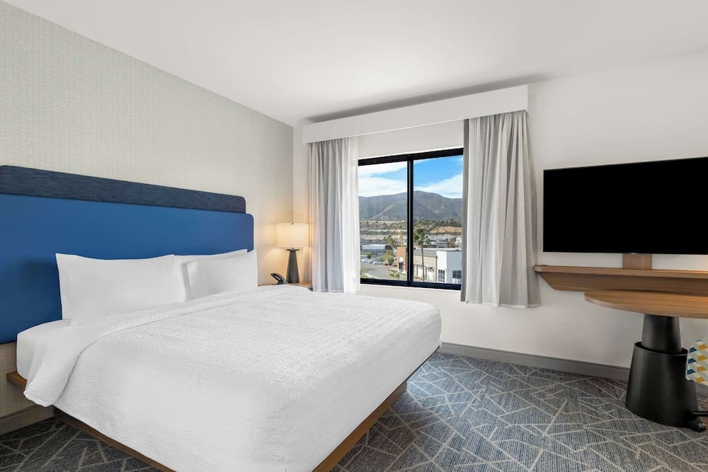 Hampton Inn & Suites Corona, Ca gallery photo in Corona, CA — image 10