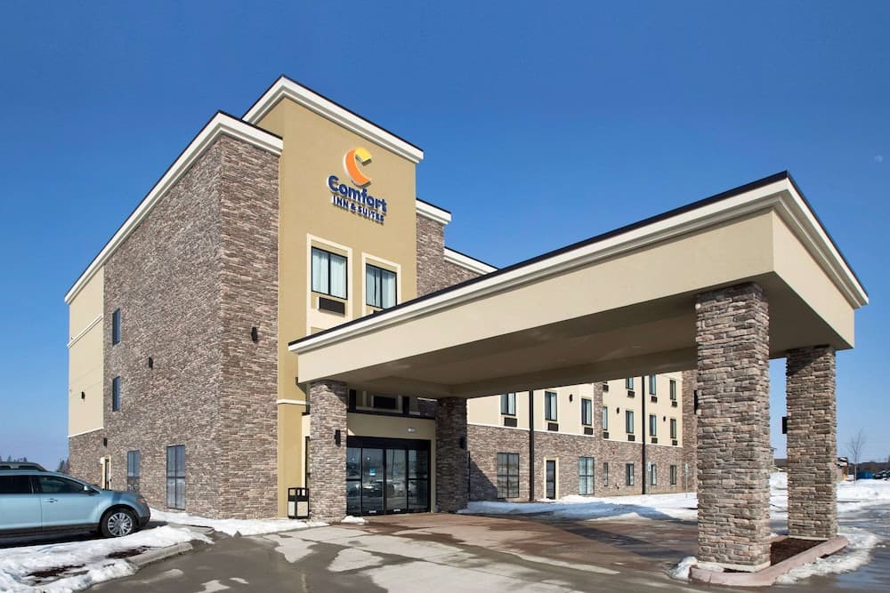 Comfort Inn & Suites Cedar Rapids CID Eastern Iowa Airport featured exterior or lobby in Cedar Rapids, IA — similar hotel