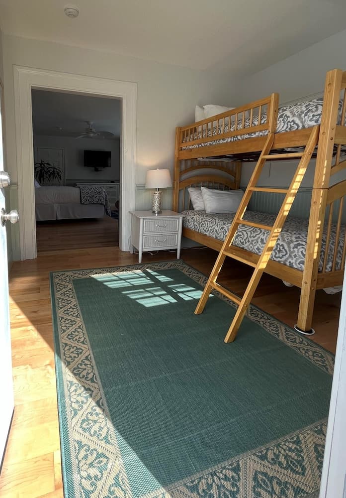 Beach Breeze Inn gallery photo in Falmouth, MA — image 66