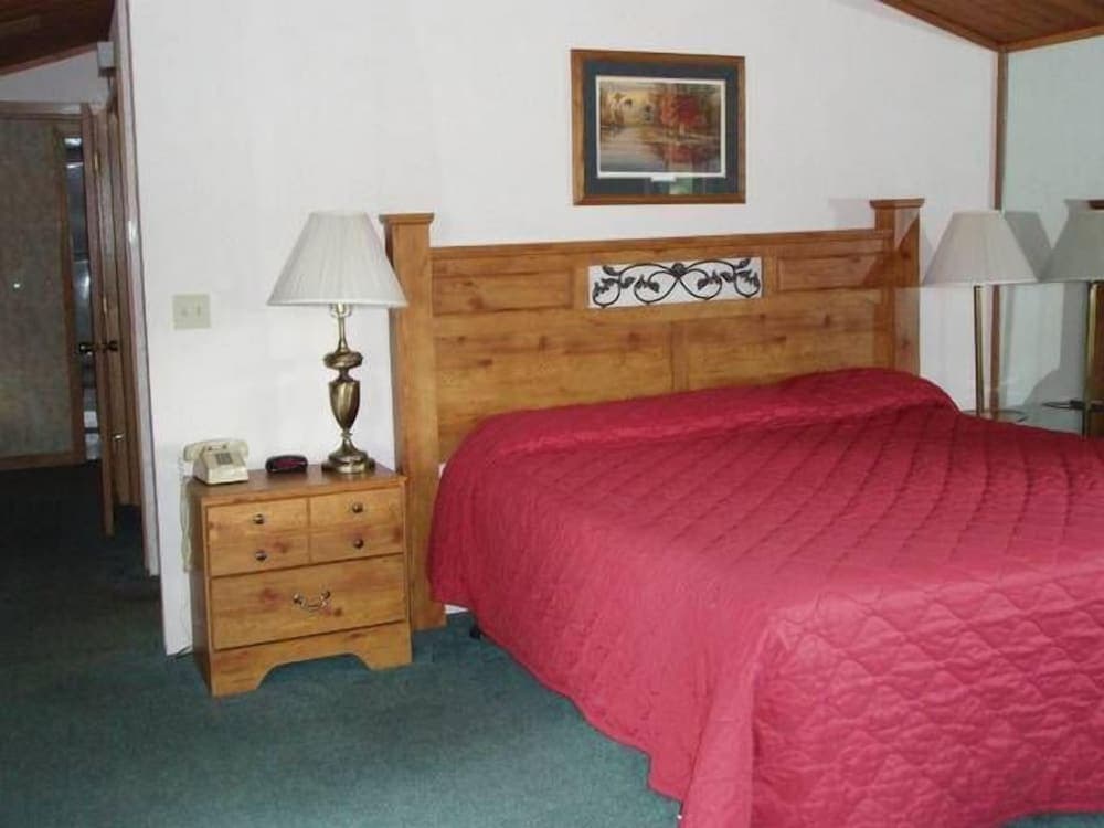 Chalets property views in Pequot Lakes, MN — gallery photo 3