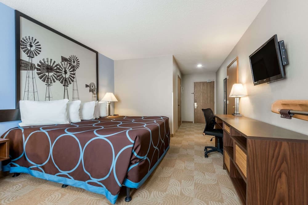 Super 8 by Wyndham Beloit KS property views in Beloit, KS — gallery photo 3