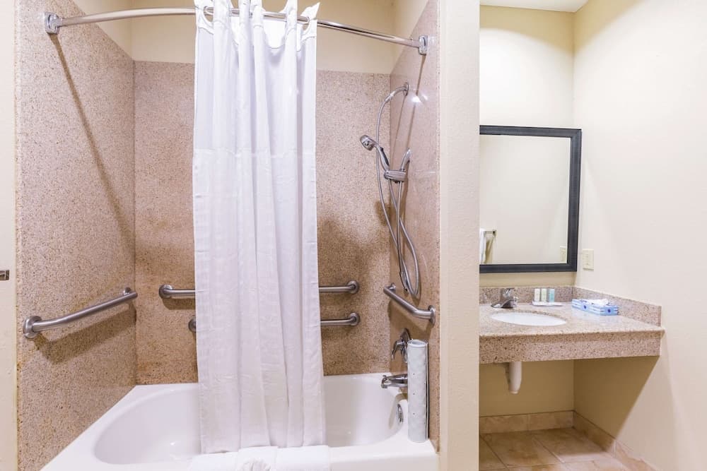 Comfort Suites Beaumont I-10 gallery photo in Beaumont, TX — image 19