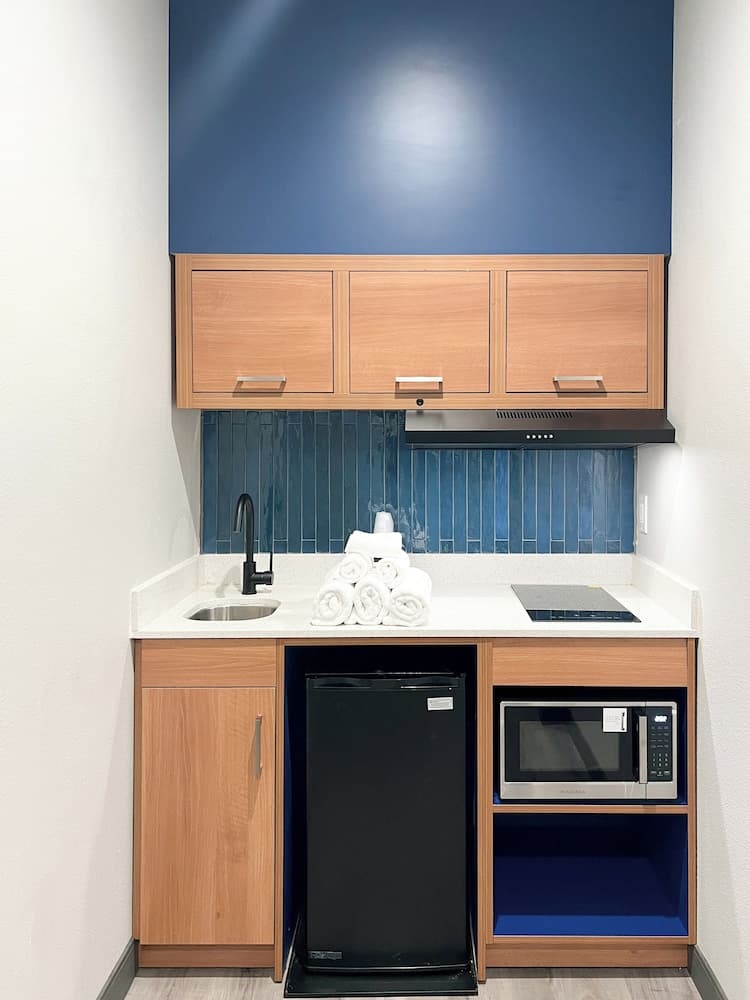 Crystal Inn - NorthWest - 290 property views in Houston, TX — gallery photo 3