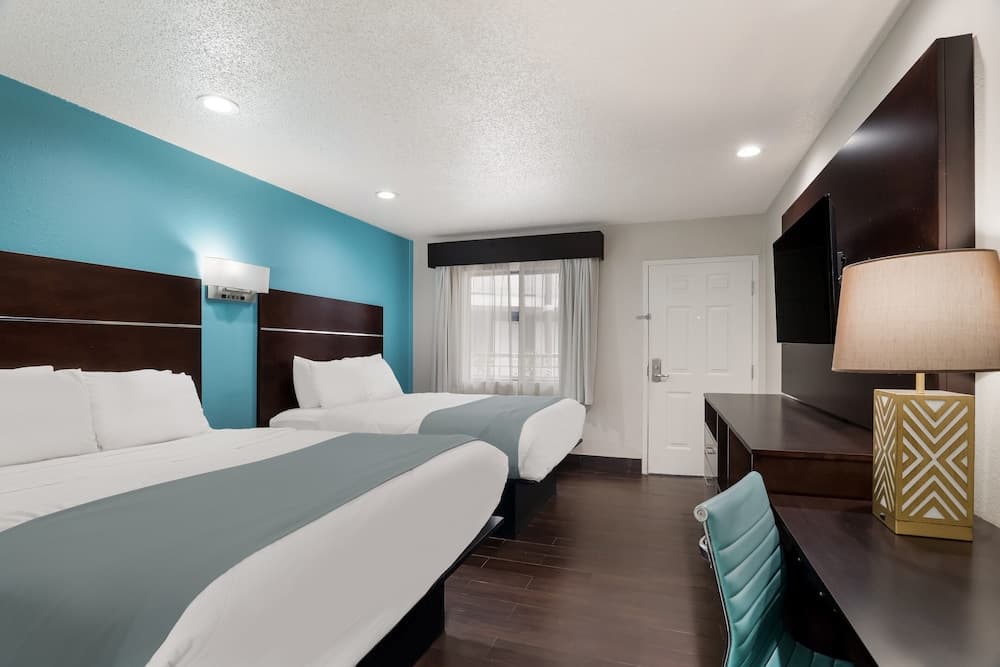 Spanish Trails Inn interior in Laredo, TX — gallery photo 2