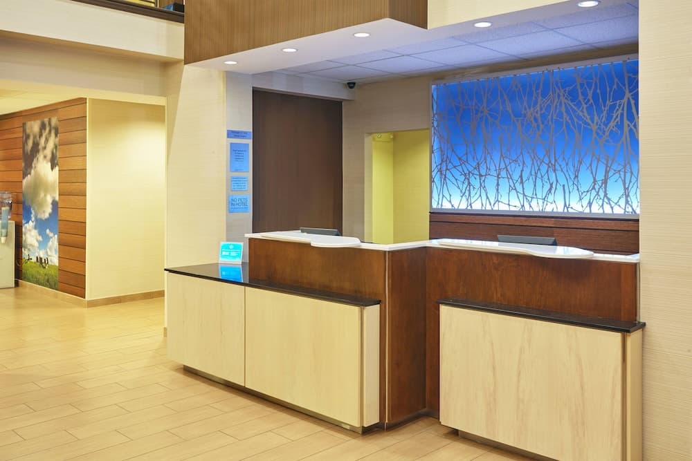 Fairfield Inn & Suites by Marriott Lombard interior in Lombard, IL — gallery photo 2