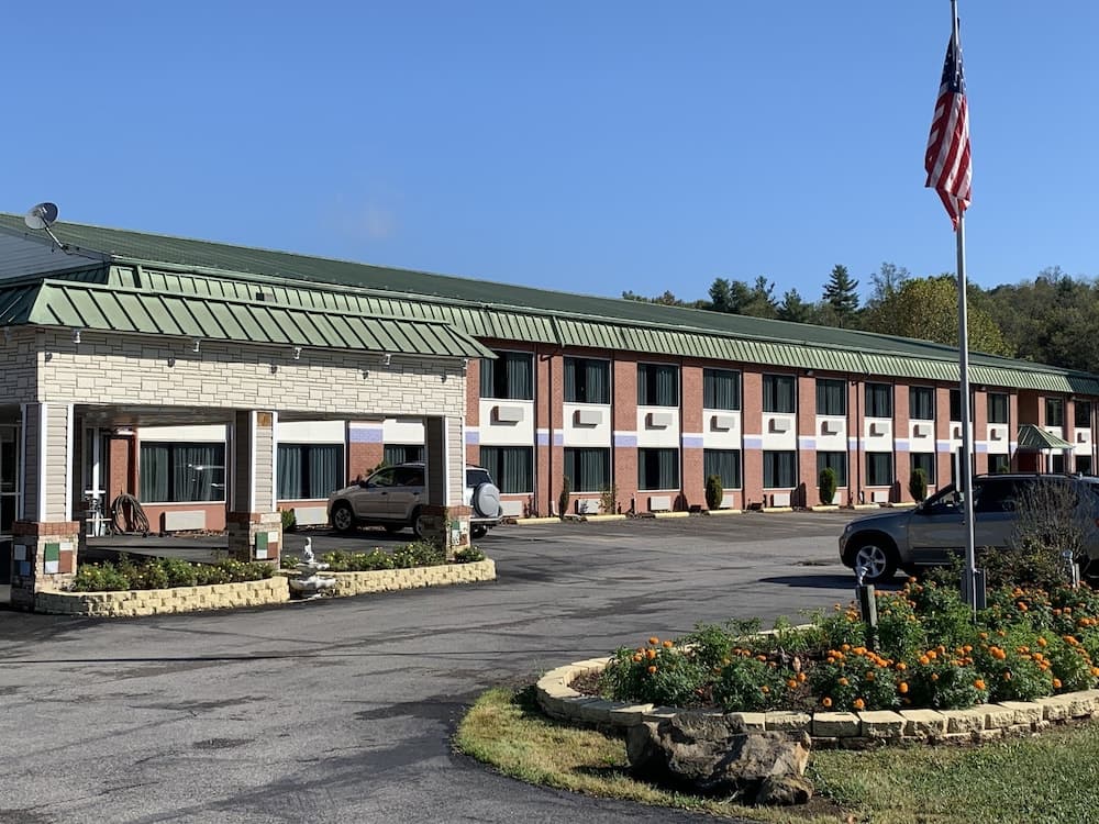 Motel 6 Williamstown, WV featured exterior or lobby in Williamstown, WV — similar hotel