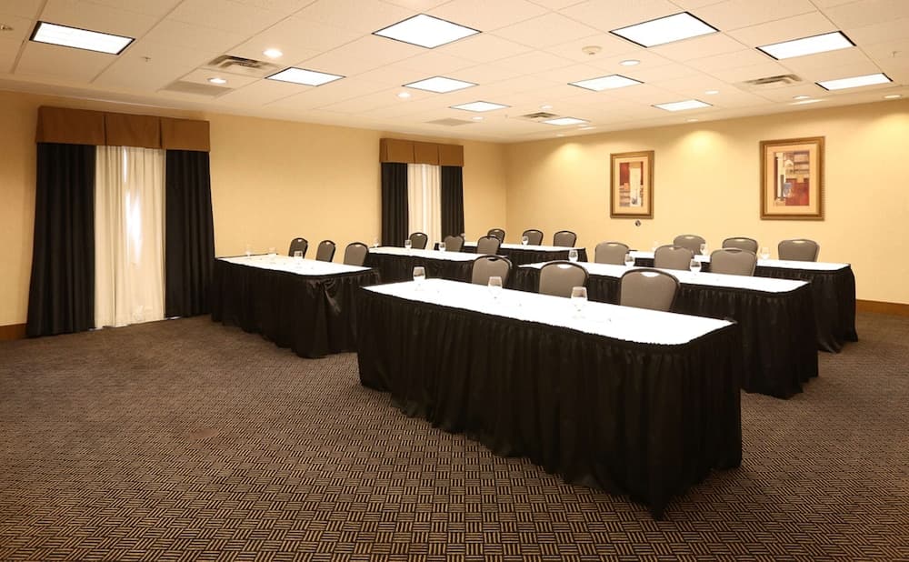 Hampton Inn Waterloo Cedar Valley gallery photo in Waterloo, IA — image 67