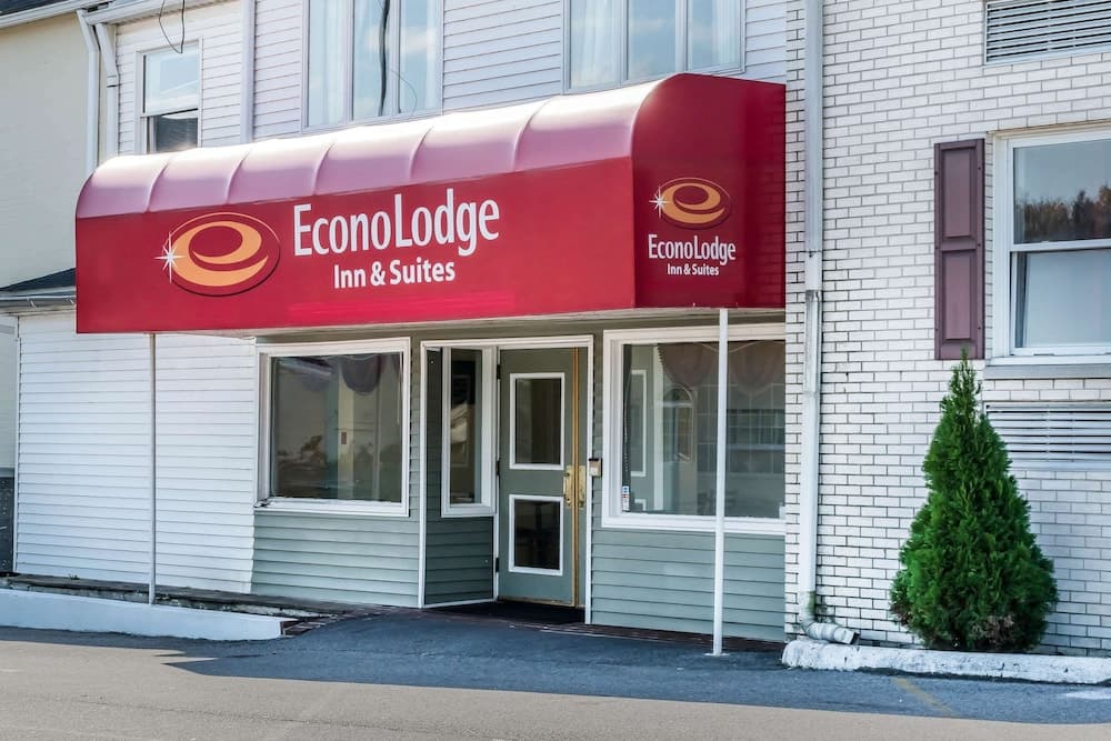 Econo Lodge Reading Airport gallery photo in Reading, PA — image 23