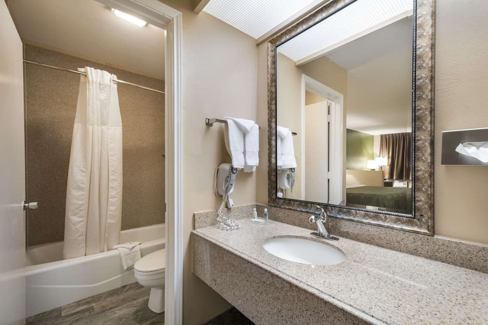 Quality Inn & Suites Garland - East Dallas gallery photo in Garland, TX — image 14