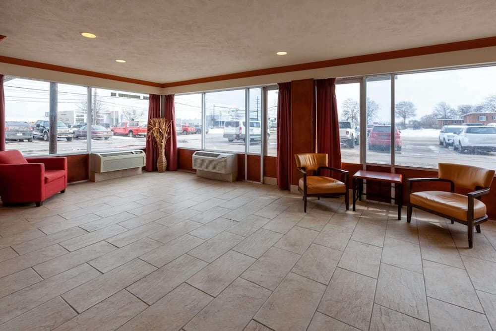 Travelodge by Wyndham Cleveland Airport interior in Brook Park, OH — gallery photo 2