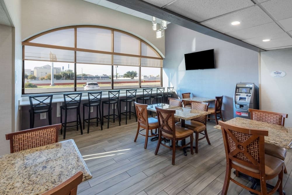 Baymont by Wyndham McAllen/Pharr interior in McAllen, TX — gallery photo 2