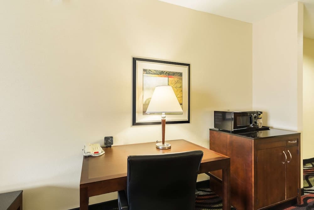 Comfort Suites Beaumont I-10 gallery photo in Beaumont, TX — image 41