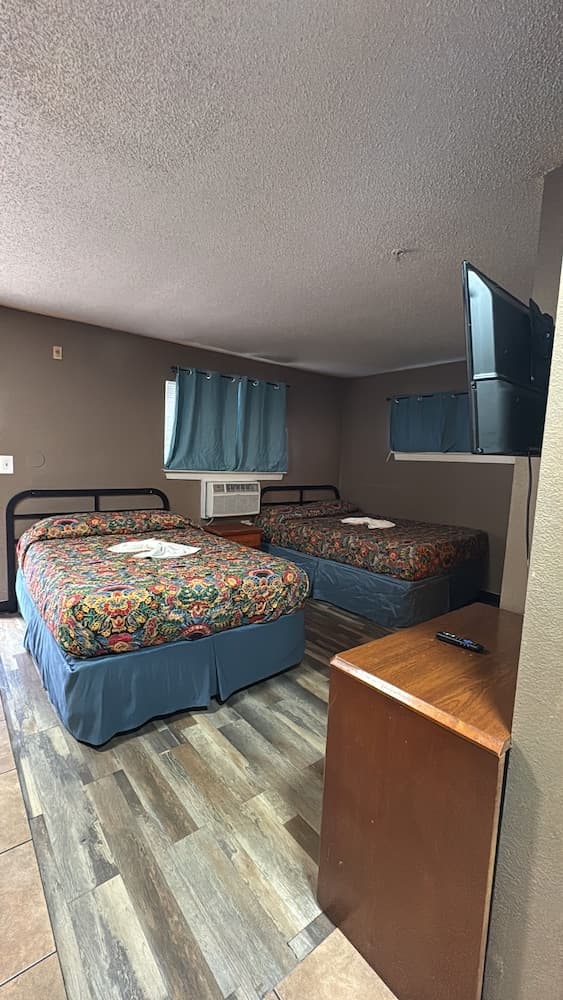 Live In Lodge interior in Lithia Springs, GA — gallery photo 2