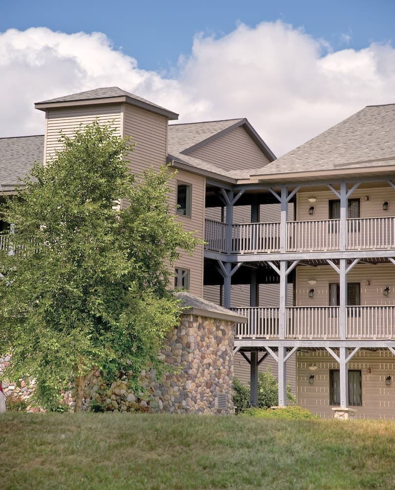 Club Wyndham Tamarack featured exterior or lobby in Wisconsin Dells, WI — similar hotel