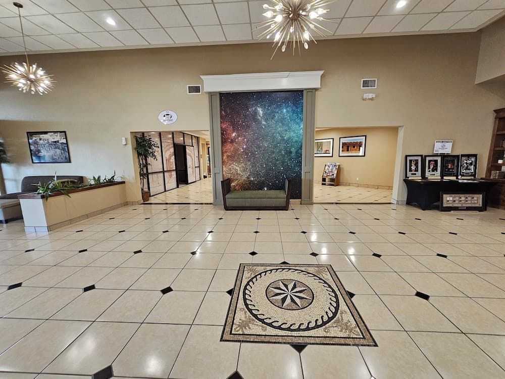 Clarion Inn & Suites Roswell property views in Roswell, NM — gallery photo 3