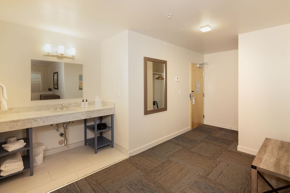 Inn At Moss Landing Point gallery photo in Moss Landing, CA — image 39