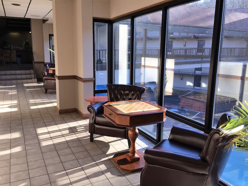 Sidney James Mountain Lodge property views in Gatlinburg, TN — gallery photo 3