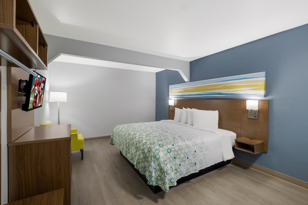 HomeTowne Studios by Red Roof Orange, TX featured exterior or lobby in Orange, TX — similar hotel