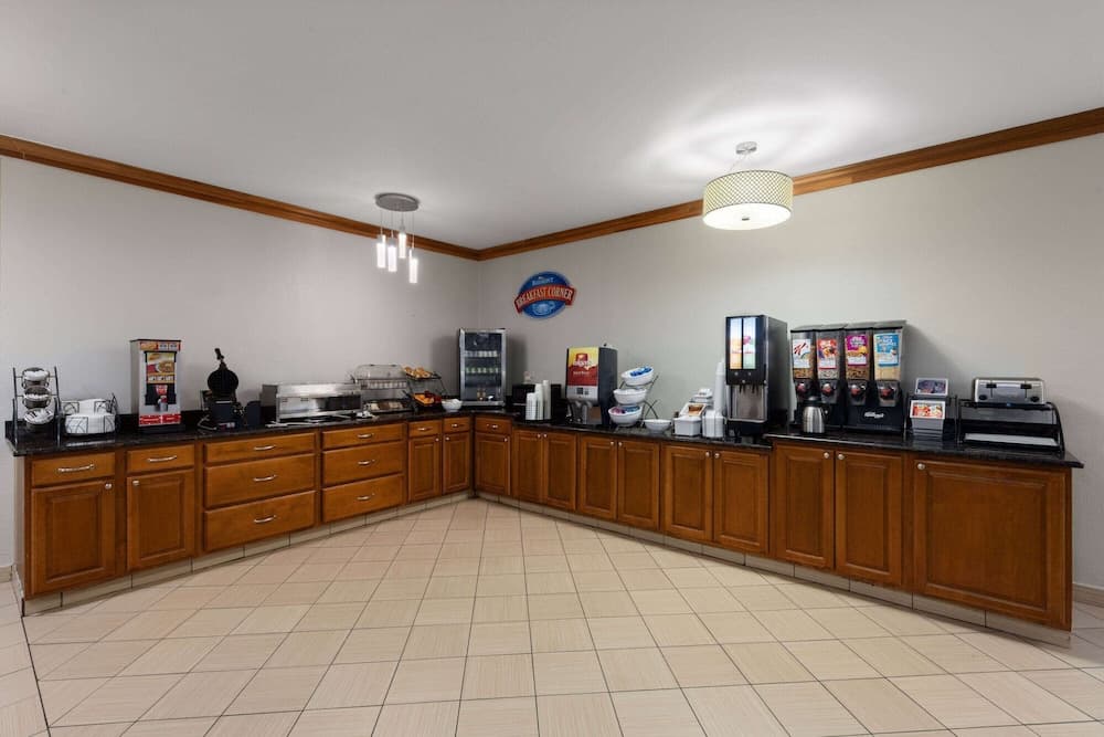 Baymont by Wyndham Waterloo gallery photo in Waterloo, IA — image 29