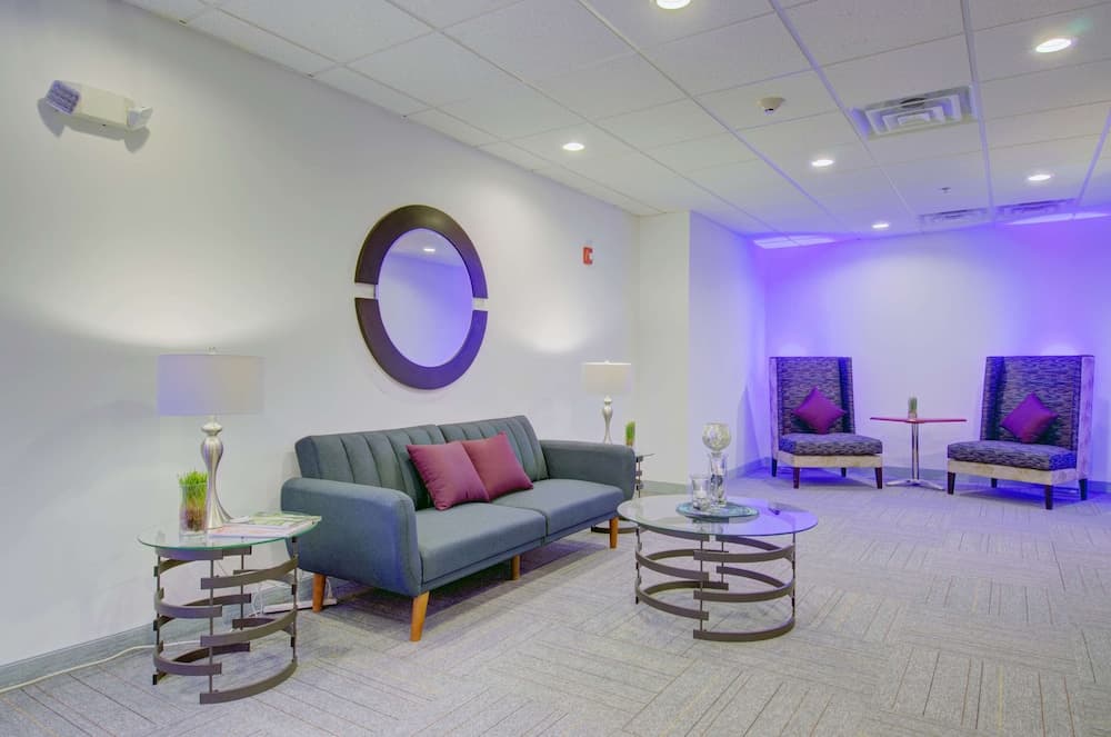 Hampton Inn & Suites Boston/Stoughton gallery photo in Stoughton — image 9