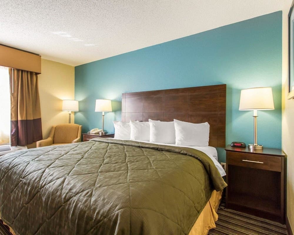 Quality Inn Murray University Area interior in Murray, KY — gallery photo 2