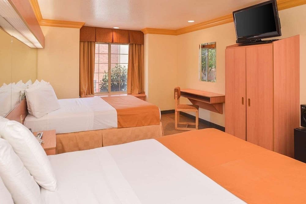 H3 Inn & Suites - LAX Airport - Los Angeles gallery photo in Inglewood, CA — image 8