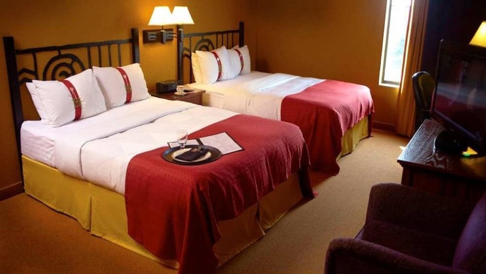 Holiday Inn Pewaukee - Milwaukee West by IHG property views in Pewaukee — gallery photo 3