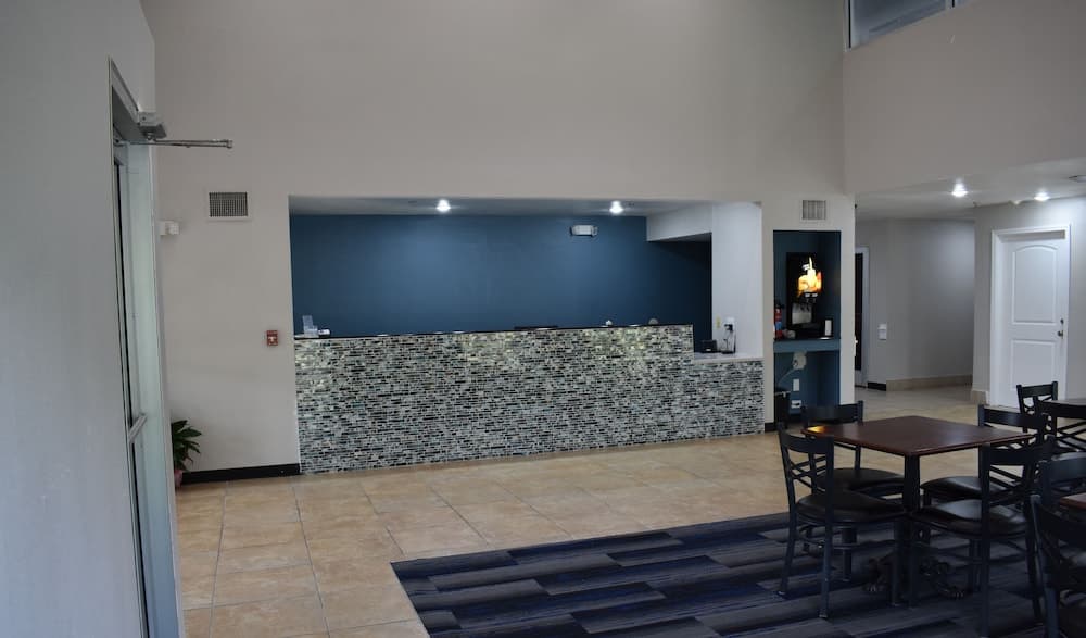 Executive Inn and Suites Baker property views in Baker, LA — gallery photo 3