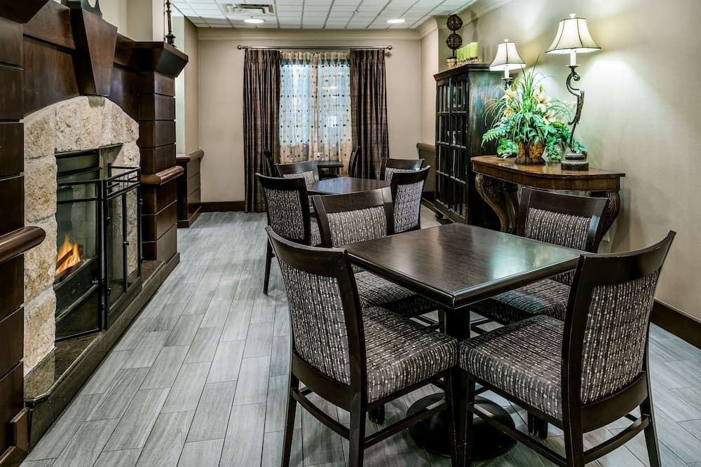 Hampton Inn & Suites San Marcos interior in San Marcos, TX — gallery photo 2