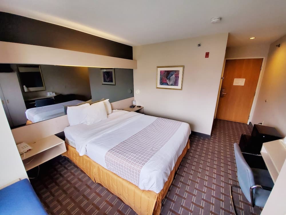 Americas Best Value Inn & Suites Racine gallery photo in Mount Pleasant, WI — image 41