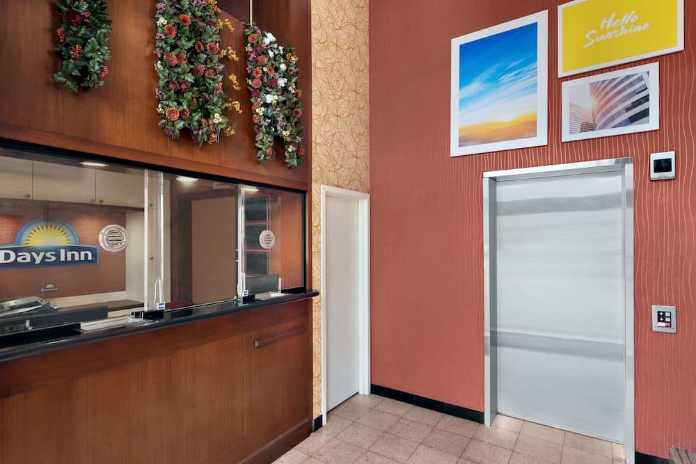 Days Inn by Wyndham Brooklyn interior in Brooklyn, NY — gallery photo 2