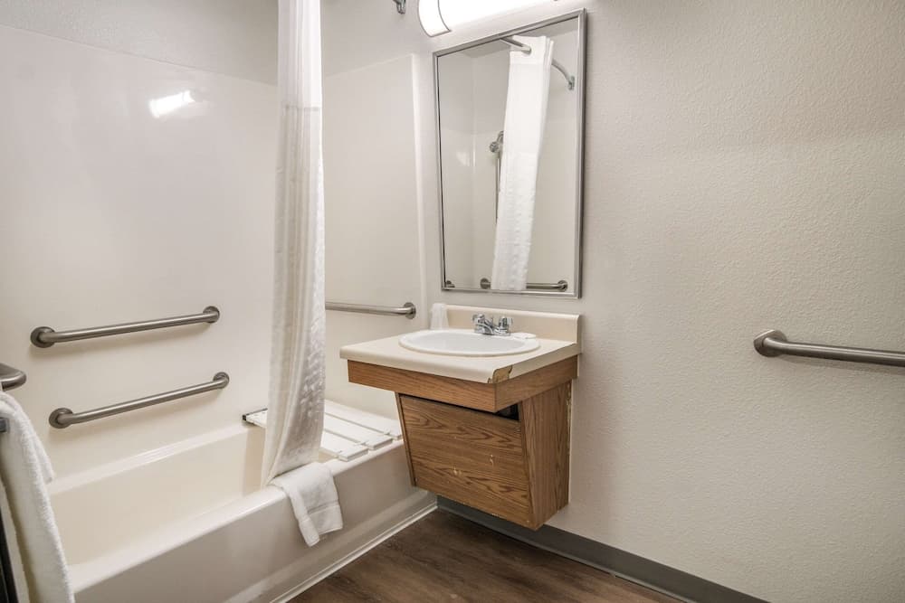 WoodSpring Suites Denton gallery photo in Denton, TX — image 8
