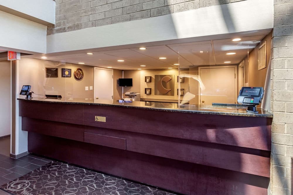 Comfort Suites Oakbrook Terrace near Oakbrook Center property views in Villa Park, IL — gallery photo 3