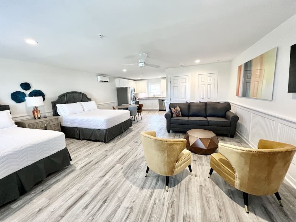 Saltwater Suites gallery photo in Holly Ridge, NC — image 52