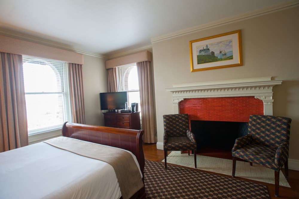 OceanCliff Hotel property views in Newport, RI — gallery photo 3